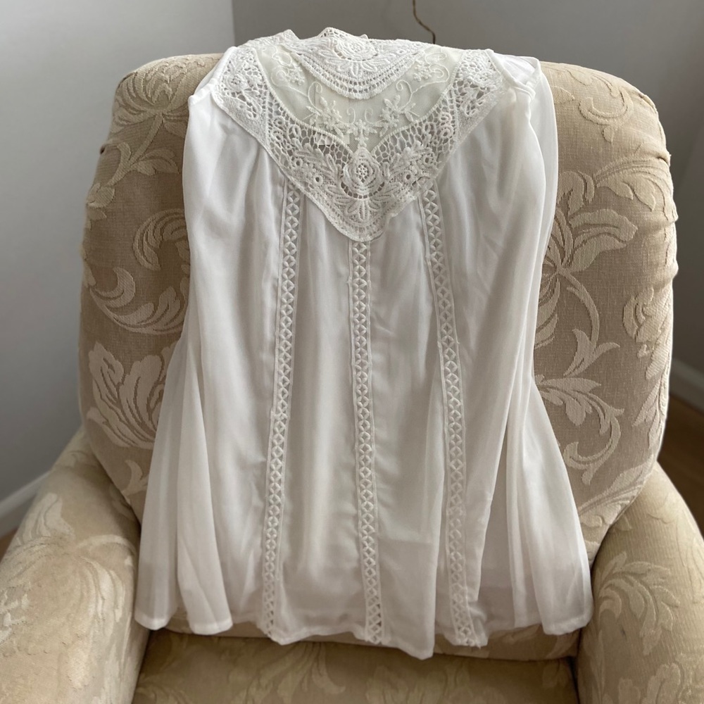 NWT Lovely Off White Embroidered Sleeveless Top M - Picture 14 of 16